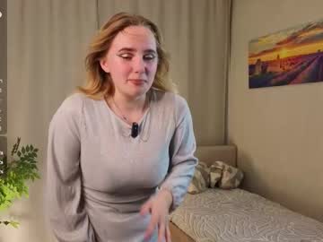 Lorialocust Chaturbate stream image from August 24, 2025