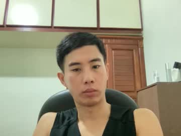 Zseszsesz Chaturbate stream image from August 24, 2025