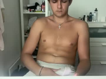 Blueecheck Chaturbate stream image from August 24, 2025