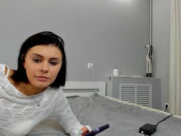 Emmywarm Chaturbate stream image from August 24, 2025