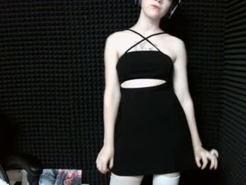 Cathrynmadlung Chaturbate stream image from August 24, 2025
