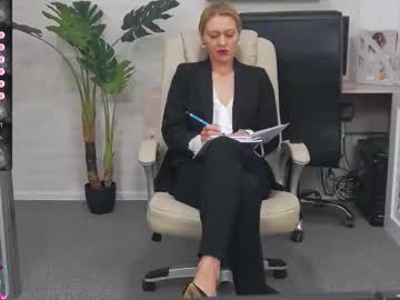 Ellamilf Chaturbate stream image from August 25, 2025