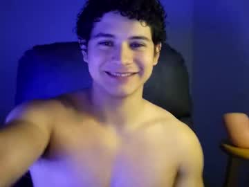 Lilhotnando Chaturbate stream image from August 25, 2025