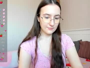 Pingviluly Chaturbate stream image from August 25, 2025