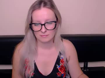 Vanillaex_ Chaturbate stream image from August 25, 2025
