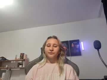 Elenistaheli Chaturbate stream image from August 25, 2025