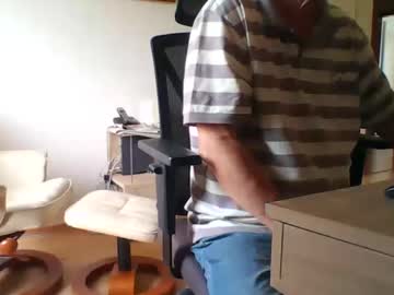 Camcologne Chaturbate stream image from August 25, 2025