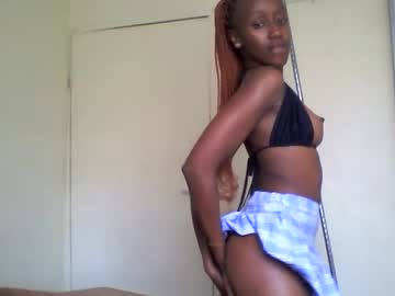 Sexyy_Tiny Chaturbate stream image from August 25, 2025