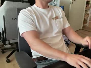 Andycandy1994 Chaturbate stream image from August 25, 2025