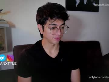 Juancamroom Chaturbate stream image from August 25, 2025