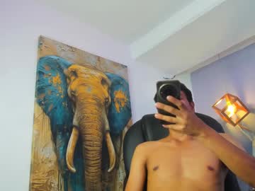 Maickbigcock Chaturbate stream image from August 25, 2025