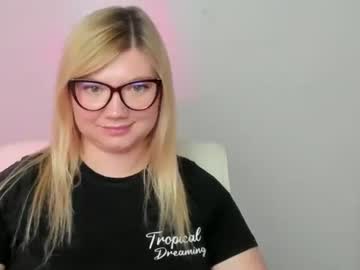 Molly_Moree Chaturbate stream image from August 25, 2025