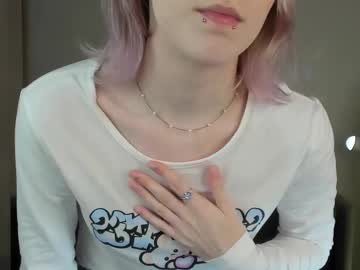 Moonlitasuna Chaturbate stream image from August 25, 2025
