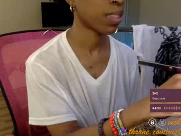 Viiickyyy Chaturbate stream image from August 25, 2025