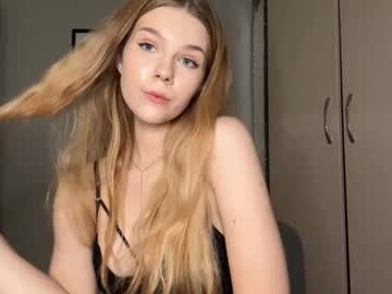 Louettawaaga Chaturbate stream image from August 25, 2025