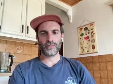 Whiskylovee Chaturbate stream image from August 25, 2025
