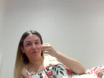 Amber_Bee Chaturbate stream image from August 25, 2025