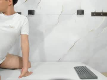 Jhonnyklaise Chaturbate stream image from August 25, 2025
