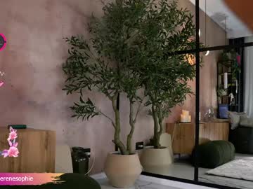Serene_Sophiex Chaturbate stream image from August 25, 2025