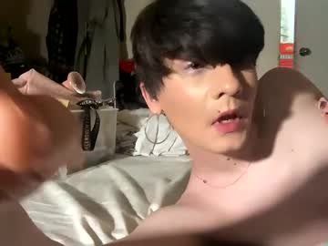 Everleighsnow Chaturbate stream image from August 26, 2025