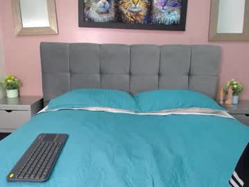 Caroliine_Fox__ Chaturbate stream image from August 26, 2025
