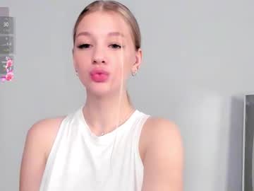 Meowmonica Chaturbate stream image from August 26, 2025
