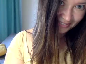 Belajulia Chaturbate stream image from August 26, 2025