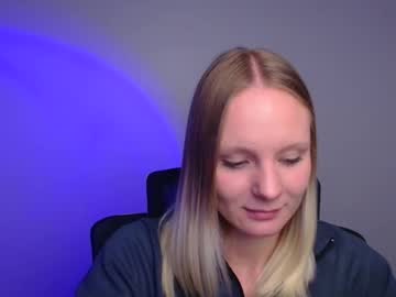 Kelly_Lly Chaturbate stream image from August 26, 2025