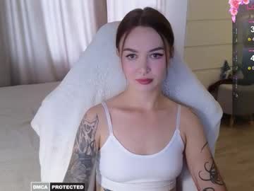 Kateleoo Chaturbate stream image from August 26, 2025
