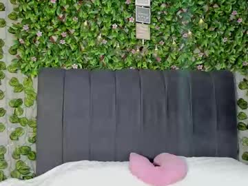Evelin_33 Chaturbate stream image from August 26, 2025