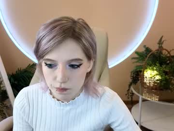Moonlitasuna Chaturbate stream image from August 26, 2025