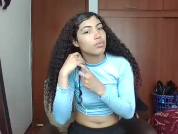 Reina1latina Chaturbate stream image from August 26, 2025