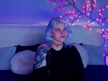 Joannlowes Chaturbate stream image from August 26, 2025