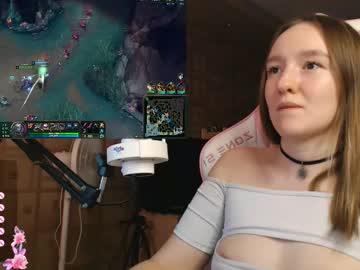 Moonlishsiren_V2 Chaturbate stream image from August 26, 2025