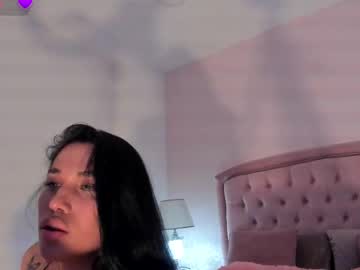 Bella__Wood Chaturbate stream image from August 26, 2025