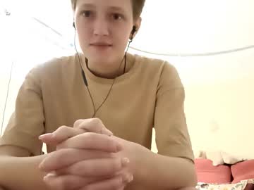 Brittaneyglicher Chaturbate stream image from August 26, 2025