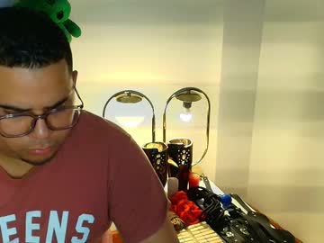 Dmitriivanov Chaturbate stream image from August 26, 2025