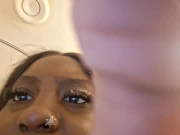 Itzmocha Chaturbate stream image from August 26, 2025
