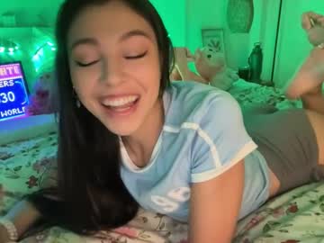 Keirasworld Chaturbate stream image from August 26, 2025