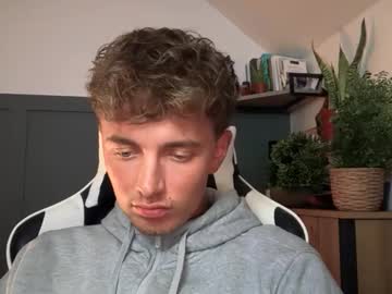 Luciancrowe Chaturbate stream image from August 26, 2025