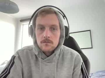 Pancakerollxo Chaturbate stream image from August 27, 2025