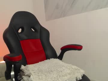 Mai_Hot_18 Chaturbate stream image from August 27, 2025