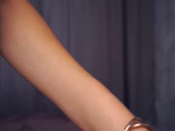 Normadownton Chaturbate stream image from August 27, 2025