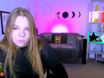 Esma_Shine Chaturbate stream image from August 27, 2025