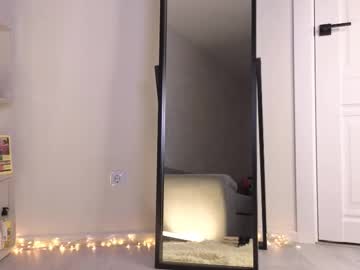 Purrfecttease Chaturbate stream image from August 27, 2025