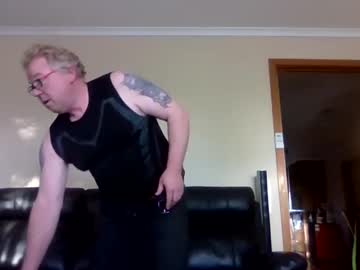 Gimmmieoooo Chaturbate stream image from August 27, 2025