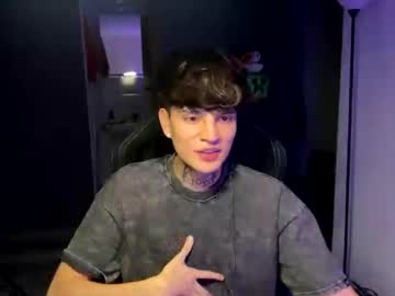 Zenitsudemon Chaturbate stream image from August 27, 2025