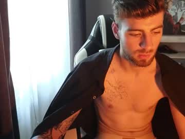 Exstayz Chaturbate stream image from August 27, 2025
