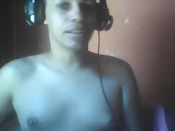 Submissebottomxxl Chaturbate stream image from August 27, 2025