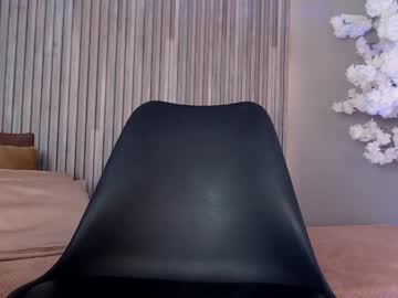 Michellee_20 Chaturbate stream image from August 27, 2025